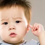 Comment nettoyer les oreilles de bébé